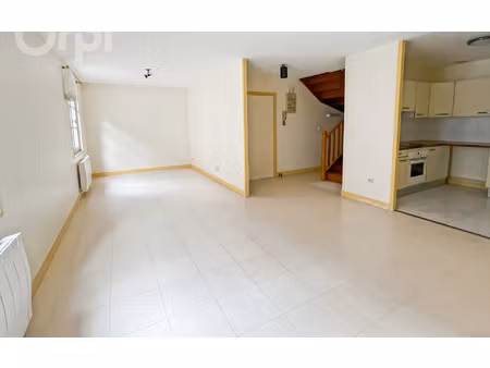 location appartement  m² t-3 à senlis  920 €