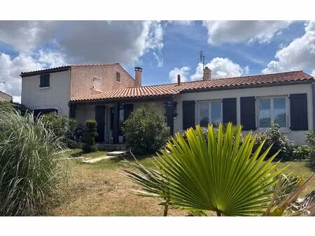 maison saint-agnant m² t-5 à vendre  283 500 €