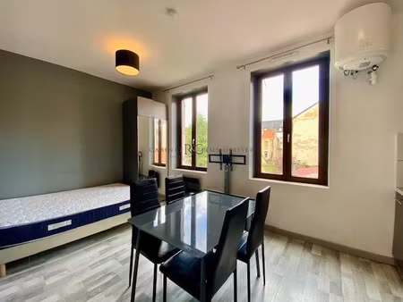 metz centre : studio partiellement meublé