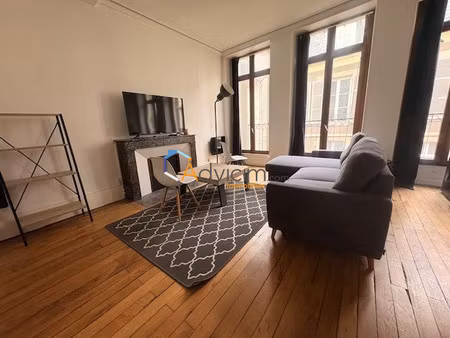 studio meublé de 25 99 m² – hyper-centre d'orléans
