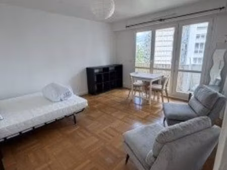 location meublee - beau studio avec balcon