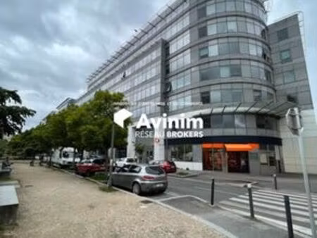 prestigieux bureau de 2250 m2 en location - bobigny  île-de-france