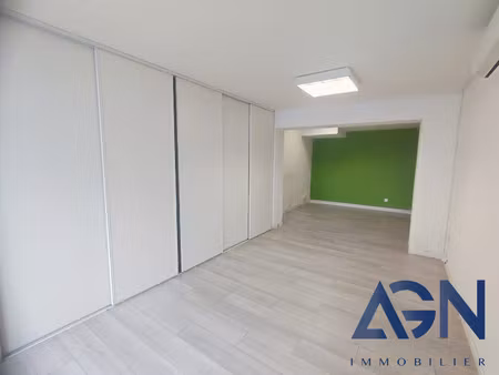 à louer : local commercial 4 pièces de 80 71m² à agde