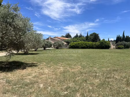 mas provençal eyragues 510 m2 habitables  8 000 m2 de terrain