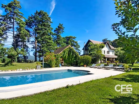 demeure de charme avec piscine et parc arboré