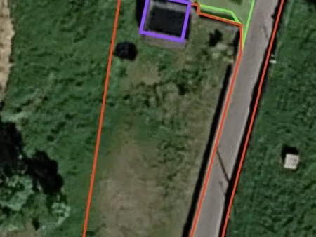 très joli terrain à construire au calme et proche des commerces !