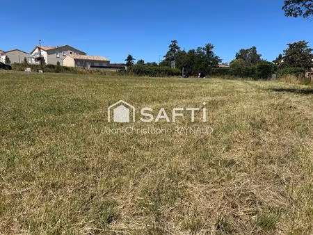 terrain viabilisé de 1 112 m² à brens