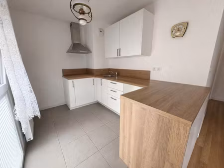 location appartement 2 pièces 46 m² à crosne (91560)  873 €