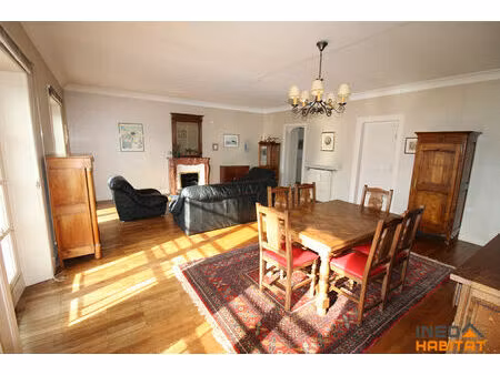 rennes les halles - appartement bourgeois avec vue dégagée et ascenseur