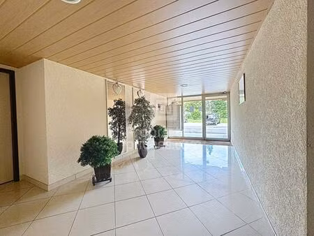 appartement 4 pièces de 100 m² avec ascenseur  garage et loggia