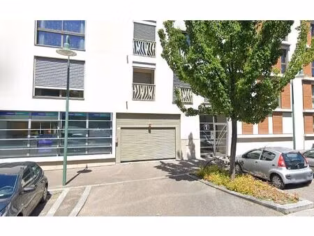 location stationnement  m² t- à tassin-la-demi-lune  130 €