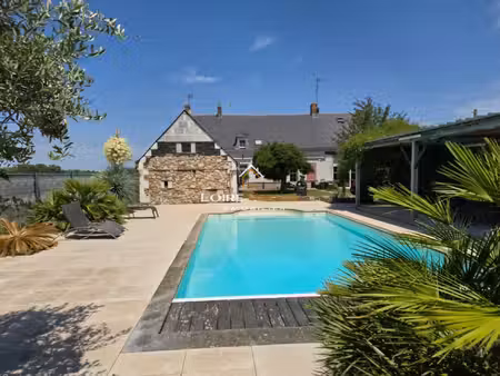 longère avec piscine au calme dans un magnifique écrin de ve