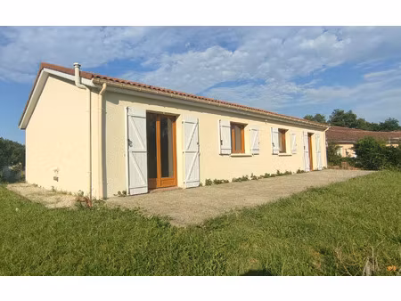 location maison  88.28 m² t-4 à montégut-arros  820 €