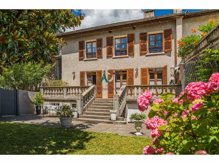 saint-égrève · deux maisons de caractère dans les dépendanc