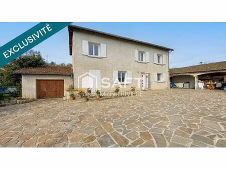 située sur la commune de saint-martin-la-plaine  je vous propose cette charmante propriété