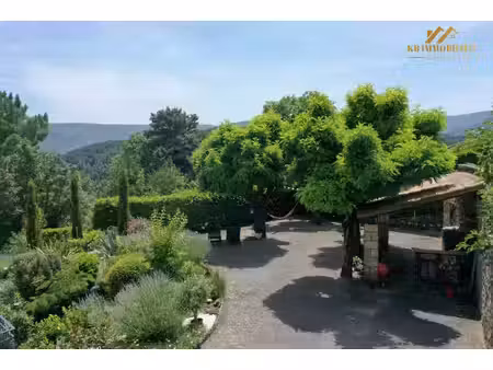 villa de plain-pied et vue panoramique exceptionnelle à lyas