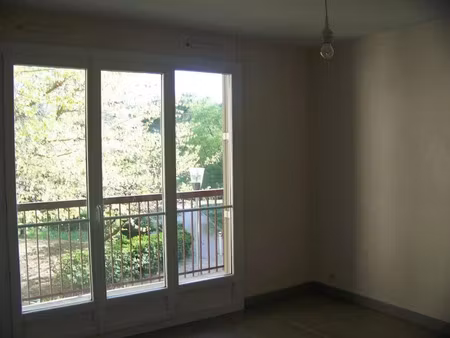location appartement 2 pièces 50 m² à aix-en-provence (13090)  850 €