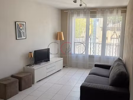 location meublée appartement 2 pièces 37.62 m² à aix-en-provence (13090)  899 €