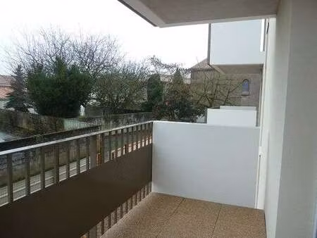 location appartement 3 pièces à la roche-sur-yon (85000) : à louer 3 pièces / 62m² la roch