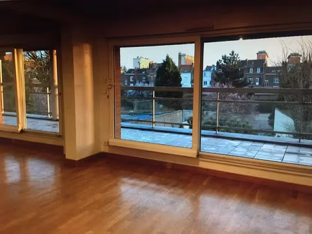 location appartement 2 pièces 47 m² à lille (59000)  885 €