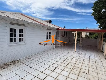 location appartement 4 pièces 87 m² à sainte rose (97115)  850 €