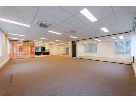 bureaux entièrement rénovés de 349 m² à un emplacement st...