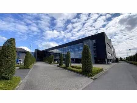 bureau économique à louer près de la r8 à courtrai