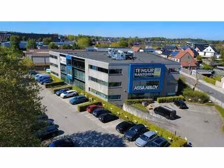 bureaux contemporains stratégiquement situés à louer à mere
