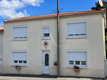 vente maison à fontenay-le-comte (85200) : à vendre / 102m² fontenay-le-comte
