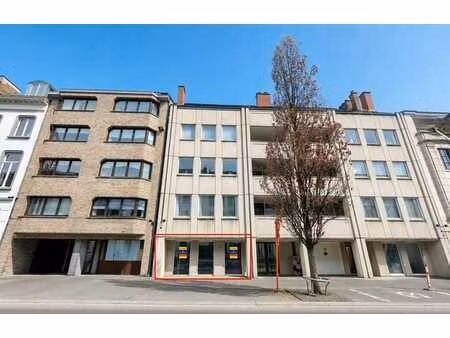 unieke praktijk- of kantoorruimte van ca. 190 m² inclusie...