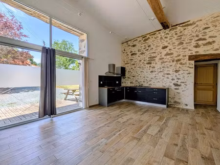 location maison 4 pièces 73 m² à les herbiers (85500)  840 €