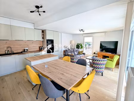 superbe t4 de 86 m² - cuisine équipée - terrasse sud-ouest - 2 places couvertes
