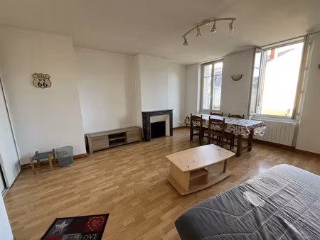 location appartement 1 pièce 32 m² à argenton-sur-creuse (36200)