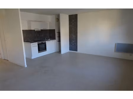 location appartement  m² t-2 à saint-renan  580 €