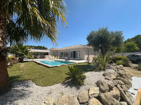 villa meublée jardin/piscine/terrasse/garage - 5 pièces - 149m²