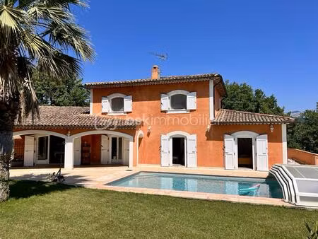 maison traditionnelle de 250 m² à opio