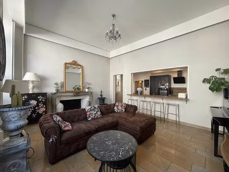 appartement de caractère  centre ville de lons-le-saunier 2 pièces (74 30m²)