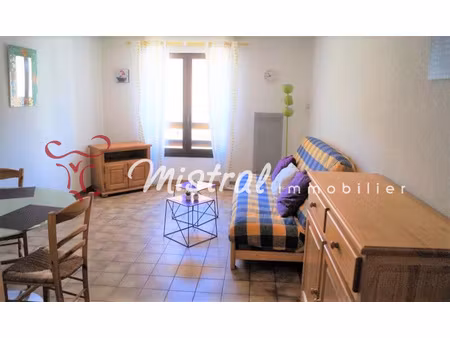 location aigues-mortes grand studio intra muros