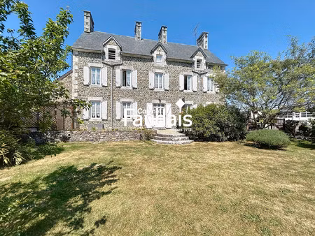 propriete en pierre avec dependances