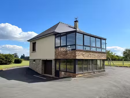maison sur sous sol avec verger et dependance