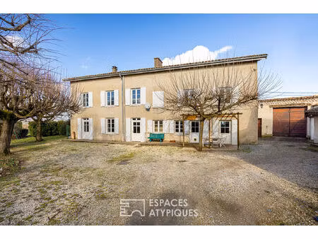 propriété composée de deux maisons dans un environnement bucolique