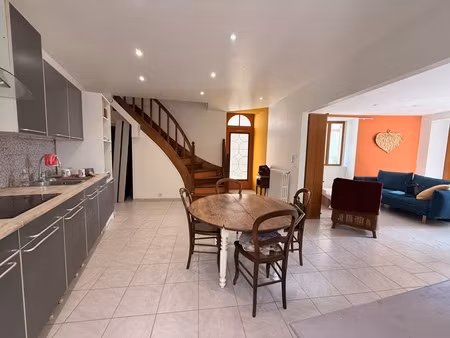 en exclusivite ! maison de 131m²  5 chambres  avec courette  centre ville  79 000 €
