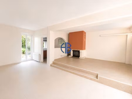 charmante maison individuelle rénovée de 102 41 m² au coeur du village des avenières