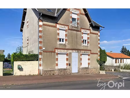 maison montaigut 224 m² t-8 à vendre  98 000 €