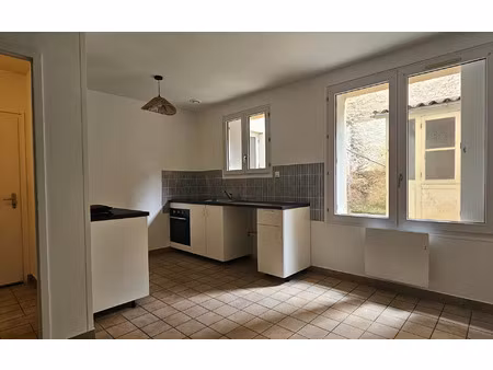 location appartement  94 m² t-2 à thouars  465 €