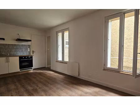 location appartement  94 m² t-3 à thouars  565 €
