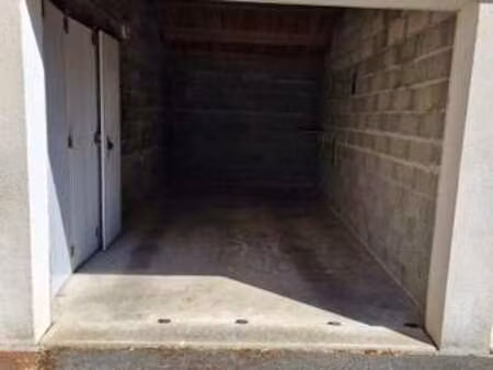 vente garage et parking à la roche-sur-yon centre ville (85000) : à vendre / 16m² la roche