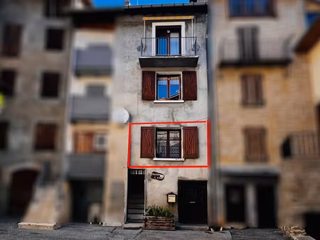 grand appartement dans maison de village