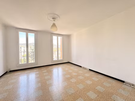appartement de 3 pièces avec balcon 9e / proximité métro & tramway
