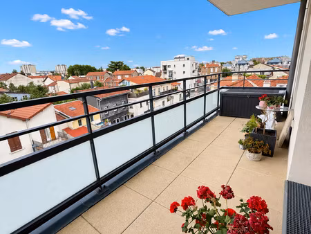 ** bel appart de 3p avec balcon et parking **